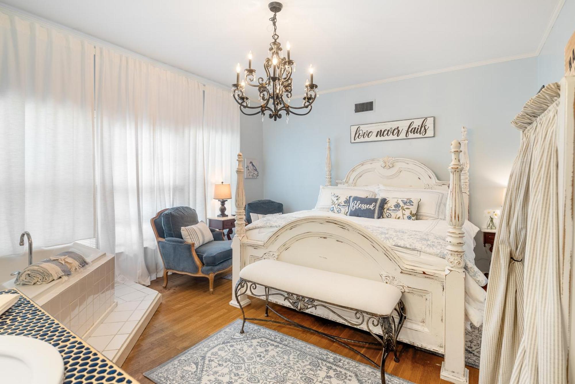 Beland Mansion-Blue Jay Suite! Форт Смит Екстериор снимка