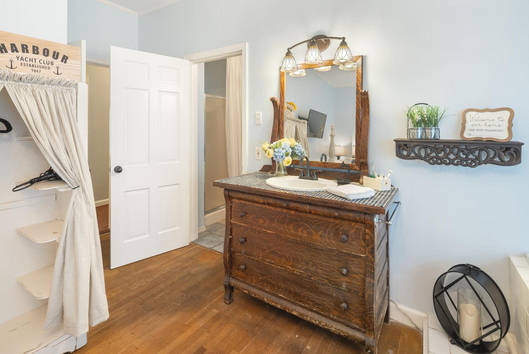 Beland Mansion-Blue Jay Suite! Форт Смит Екстериор снимка
